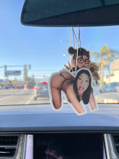 U need an air freshener? https://t.co/PYz96wT2wn