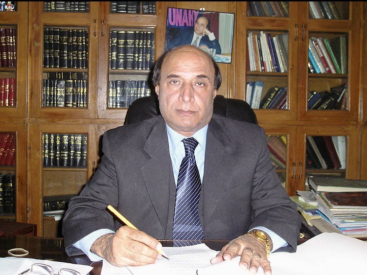 MuhammaddNawaz's tweet photo. بریکنگ نیوز :
پاکستان پیپلز پارٹی کے چیئرمین بلاول بھٹو زرداری نے سردار لطیف کھوسہ کو پیپلز لائرز فورم کے صدر کے عہدے سے ہٹا دیا ہے۔

پی پی پی چیئرمین سیکرٹریٹ کی جانب سے ان کے پولیٹیکل سیکرٹری جمیل سومرو کے ذریعے نوٹیفکیشن بھی جاری کیا گیا۔
ذرائع کے مطابق پیپلز پارٹی کی قیادت لطیف کھوسہ کے حالیہ انٹرویوز اور ان کی مخلوط حکومت پر خاص طور پر عدالتی معاملات پر ن لیگ پر تنقید سے خوش نہیں تھی۔