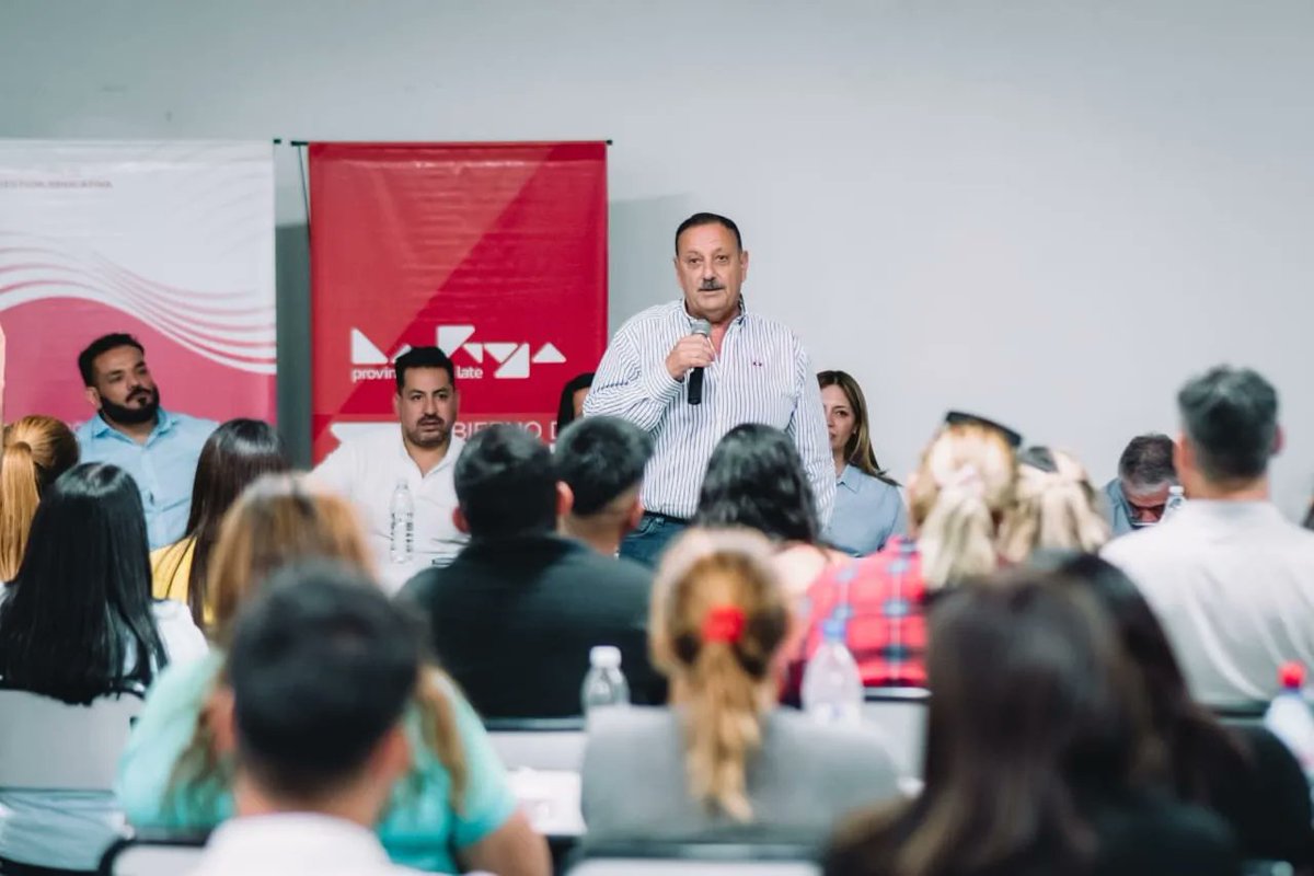 BanderasMismas's tweet photo. ➕️educacion➕️ inclusión➕️ trabajo. Acompañamos a nuestros candidatos a gobernador e intendente en la firma del convenio para concretar el Progama Nacional #VolverAEstudiar" en nuestra provincia.#LasMismasBanderas nos unen por mas oportunidades para los y las riojanas💚💙 https://t.co/EZg1Wx404R