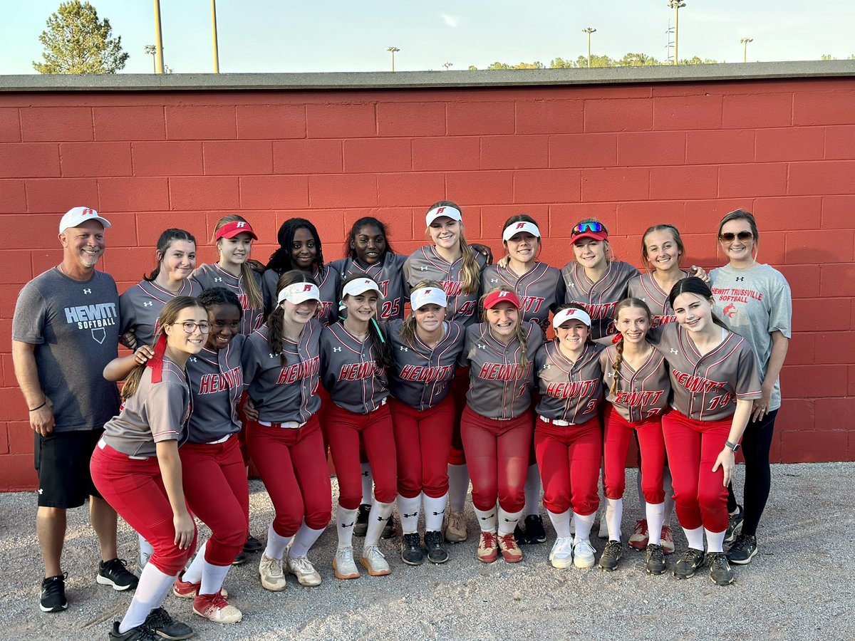 HTMS softball finished their last regular season game with a big win. Next up Metro tournament. Season record to this point 21-5. @HewittAthletics @hewittsoftball