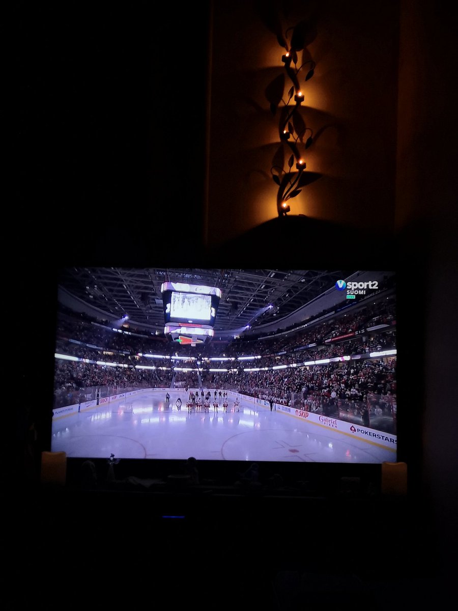 JuhaTenhonen's tweet photo. #sohvaperunointia @Canes #Letsgocanes @Senators #GoSensGo #CAROTT #NHL @viaplayurheilu https://t.co/3cwdtd6g0k