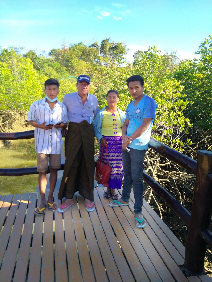 Aungphy67038676's tweet photo. 🙏🙏🙏အဖေနှင့် အမေ🙏🙏🙏
ဒီ‌နှစ် သင်္ကြန်မှာတော့ အဝေးကနေဘဲ ကန်တော့လိုက်ပါတယ် အဖေနှင့်အမေ🙏🙏🙏 https://t.co/UtQSZkQQxE