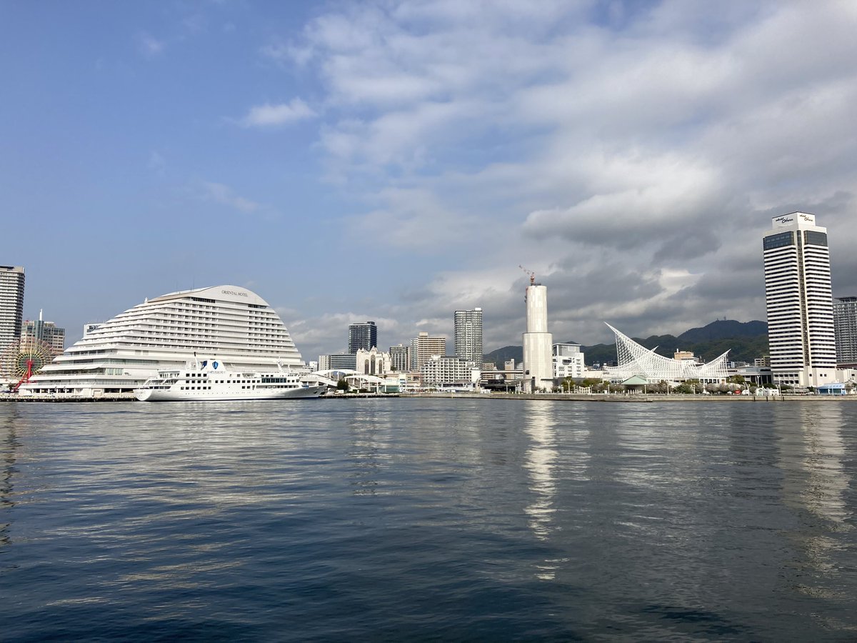 tripstar0522's tweet photo. 今日で3週連続の5日連勤が終わります…💦そをな今日は、港方面で5kmの通勤 #朝ラン をしました。
性懲りも無く、またもシューズとソックスを同色系コーデにしました😅

コース
地下鉄新神戸→生田川公園→HATゆめ公園→みなとのもり公園→新港第一突堤→海岸通

👟→ #HOKA   #CLIFTON6
🧦→ #UNIQLO https://t.co/aczswvpbY6