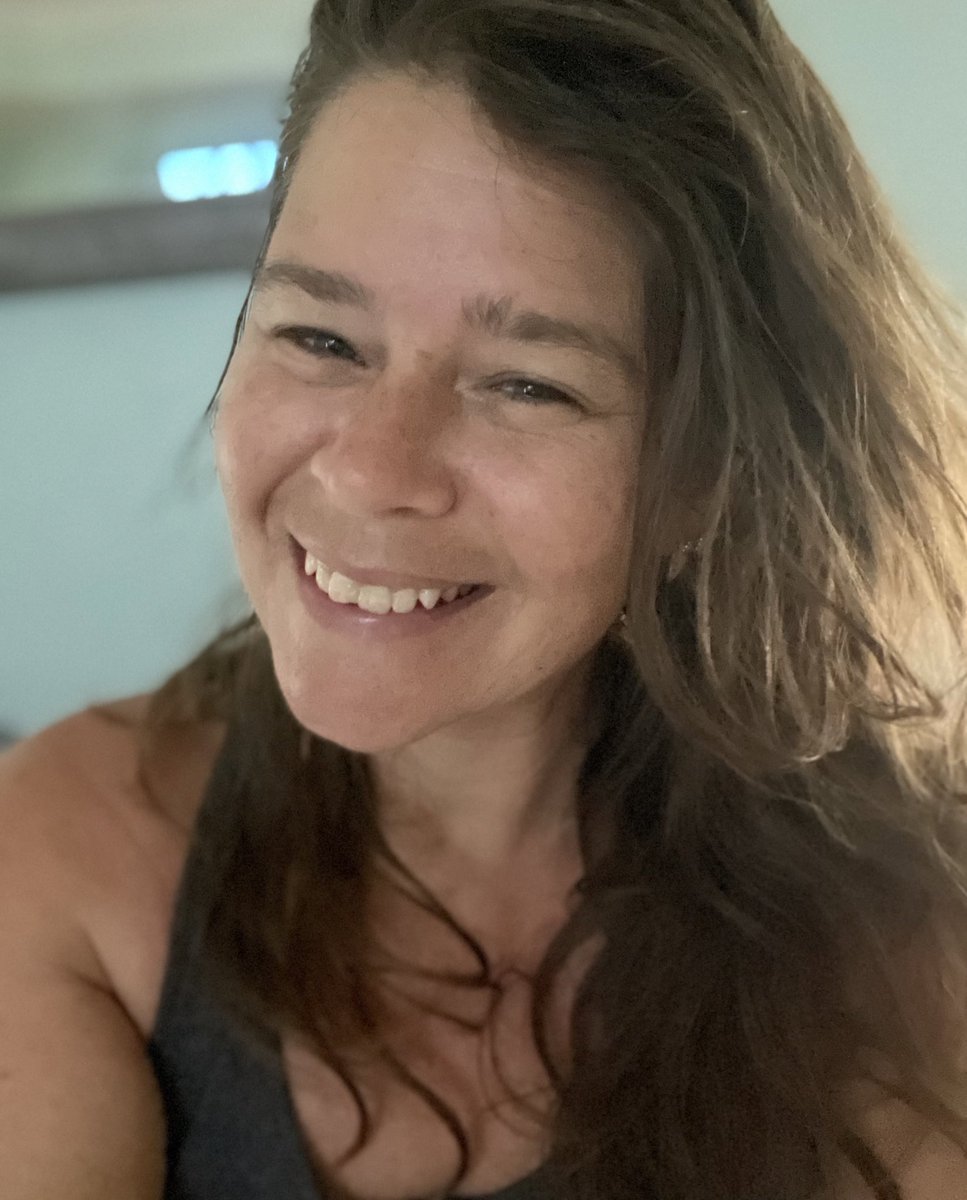 40 and up Twitter drop a picture with your age. 👀🥰

40 ❤️ 41 next month 👀