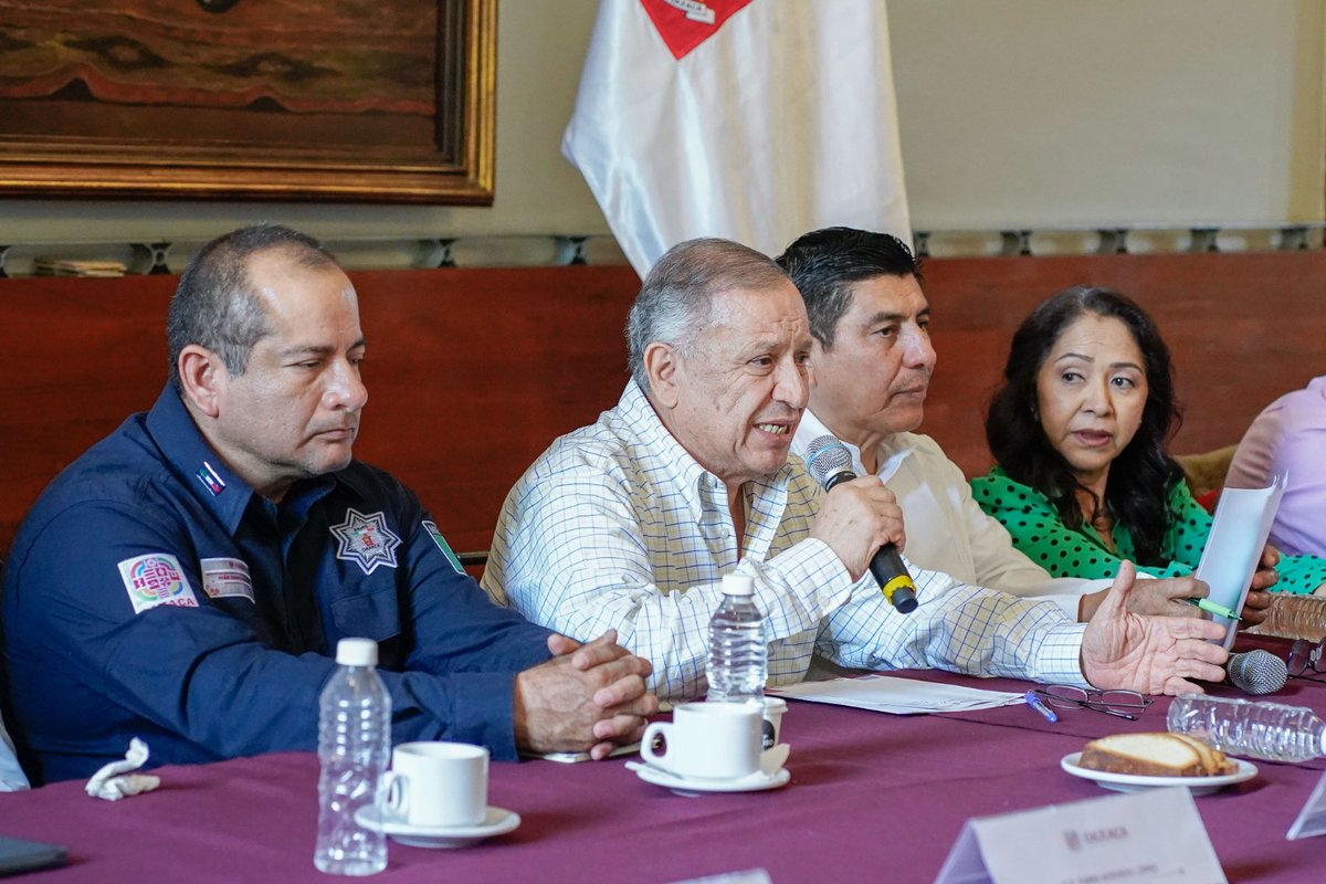 JoseA_Rueda's tweet photo. El día de hoy sostuvimos una reunión con las y los integrantes del Gabinete Legal y Ampliado, encabezada por el gobernador Salomón Jara Cruz. 
Continuamos con la coordinación de acciones  para garantizar progreso y bienestar al pueblo oaxaqueño.

#UnPuebloTransformandoSuHistoria https://t.co/Nor3VDnrV5