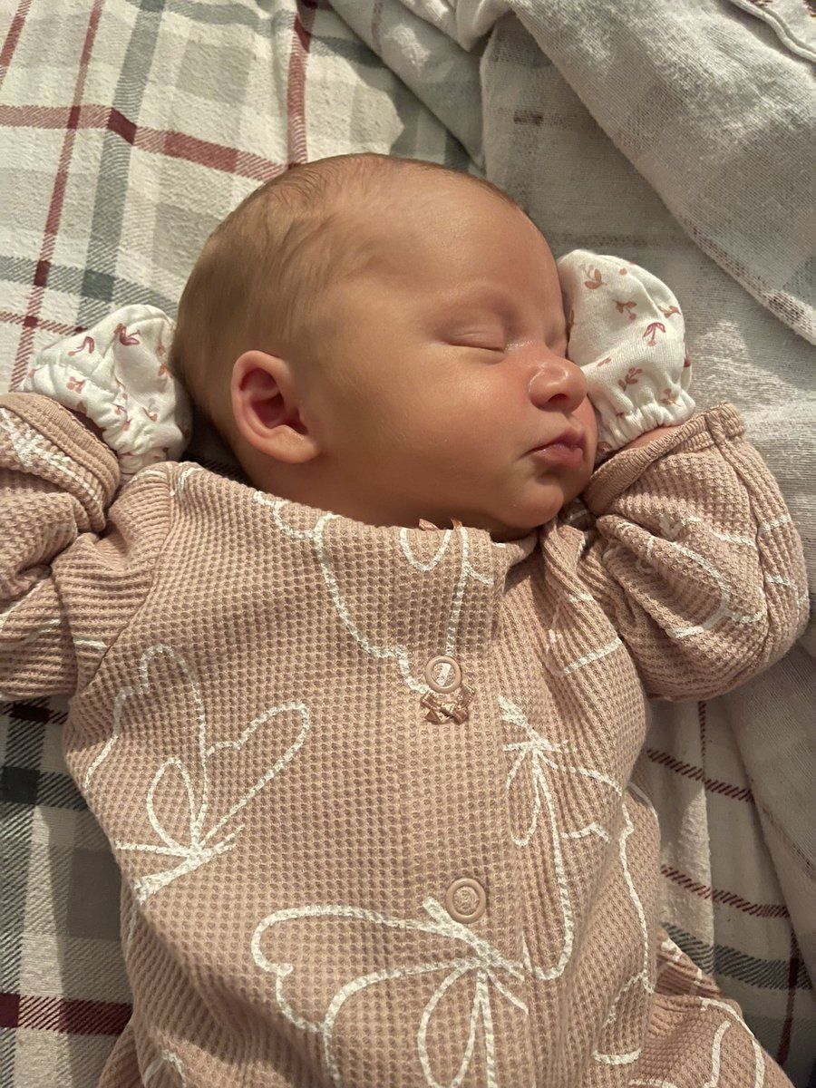 My baby is beautiful! 🥹💗