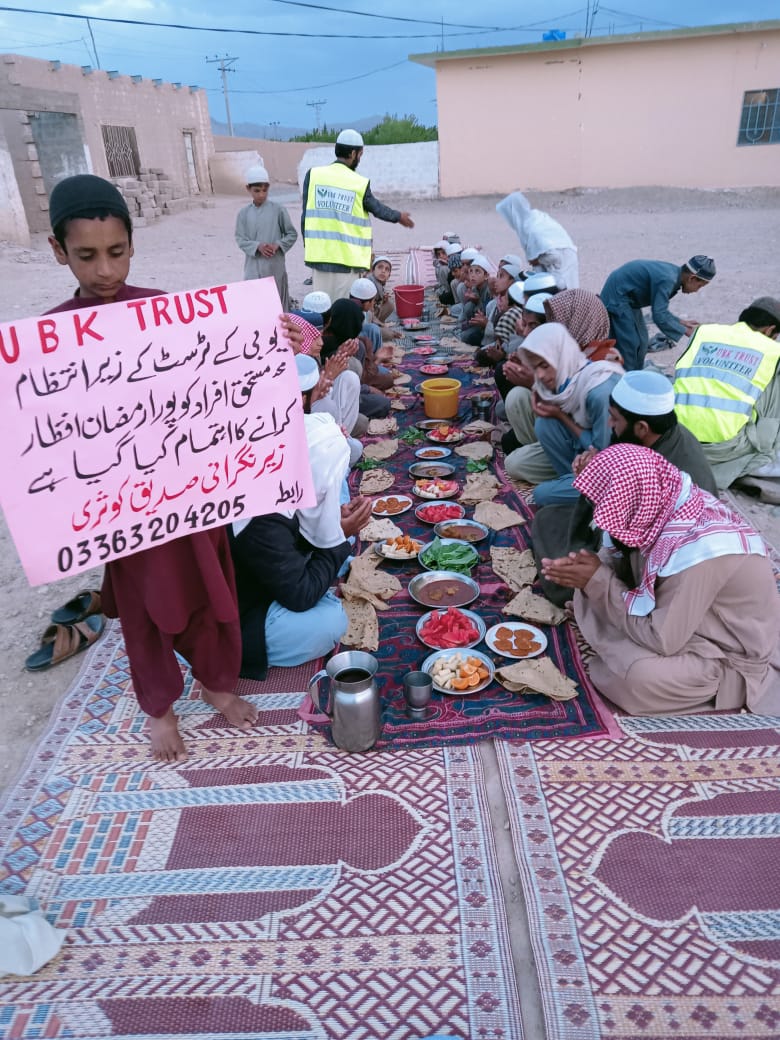 UBKTRUST's tweet photo. Alhamdulilah 19 day aftari in Baluchistan given out on 8 different locations.
مشروع افطار الصائمين تبرع كريم من بعض المحسنين فجزاهم الله خيرا
 إشراف و تنفيذ :#جمعية #خيرية UBK TRUST
.

#help #poor #people #baluchistan #pak https://t.co/ObnudriBif