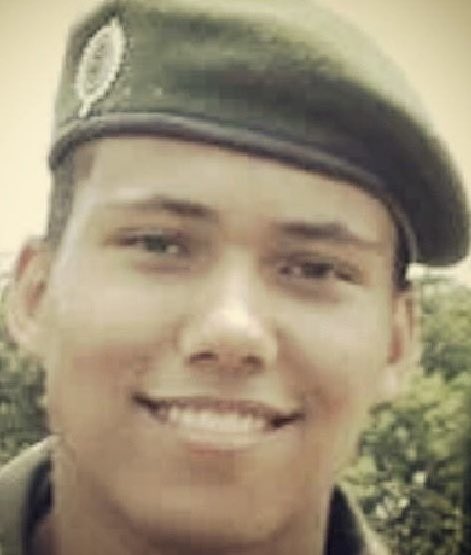 Foto vieja, pero algo es algo

Gracias a los amigos del🇧🇷

Este es un brasileño militar experto en SABOTAJE INFORMÁTICO que habría ingresado ilegalmente a🇵🇾 para las elecciones🇵🇾

<a href="/policia_py/">Policía Nacional del Paraguay</a> <a href="/EmilianoRolon33/">Emiliano Rolon</a> <a href="/MinPublicoPy/">Fiscalía Paraguay</a> <a href="/MigracionesPY/">Migraciones Paraguay</a> <a href="/StateDept/">Department of State</a> <a href="/OEA_oficial/">OEA</a> <a href="/ItamaratyGovBr/">Itamaraty Brasil 🇧🇷</a>⁉️