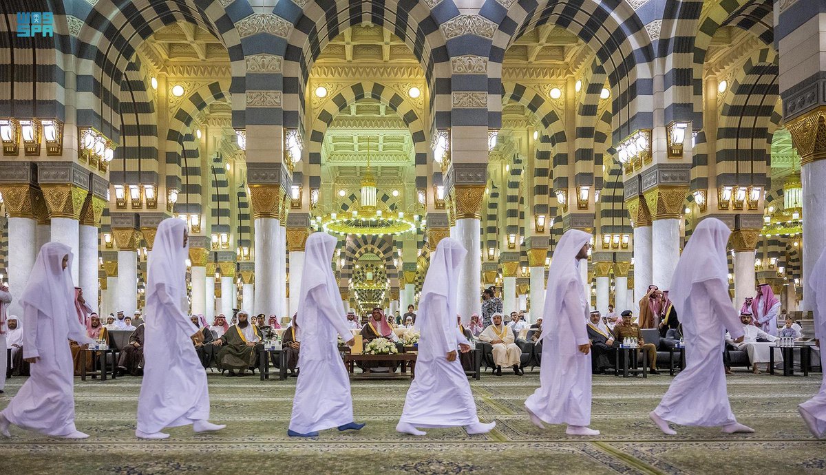 سمو نائب أمير منطقة المدينة المنورة يرعى الحفل السنوي لتكريم 400 حافظًا وحافظة لكتاب الله من طلاب الجمعية الخيرية لتحفيظ القرآن الكريم.
spa.gov.sa/w1886956
#واس_عام