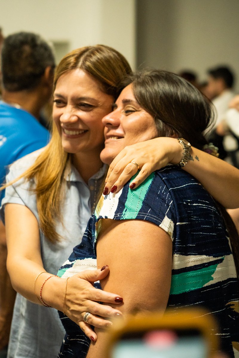 mluz_sc's tweet photo. La educación ha sido y es uno de los ejes de nuestro gobierno, hoy 400 personas que acceden al potenciar trabajo se suman al #VolverAEstudiar un programa nacional que busca mayor inclusión y posibilidades laborales para sus beneficiarios. https://t.co/qejFFCLkbK
