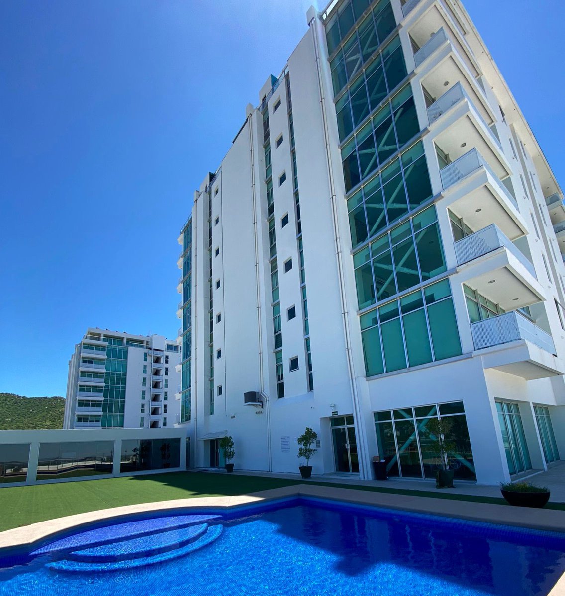 launch_br's tweet photo. Departamento amueblado en venta en el nivel 7 de  Torres Altitud 40, ubicadas en #Hermosillo, #Sonora.

• Superficie 234m2
• 3 recamaras
• 4.5 Baños

Cuenta con paneles solares, alberca, gimnasio, salón de eventos y vigilancia 24/7

Precio: $6,300,000

Contacto: 662 325 8860 https://t.co/4k4T2T9rYa