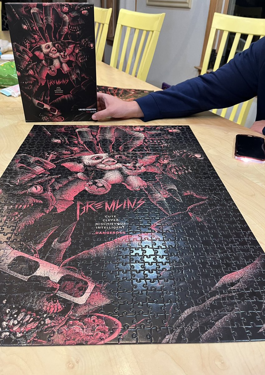 MrsWoodRRES's tweet photo. We exposed it to sunlight, almost spilled water on it, and we even worked on it well after midnight! It was a rough ride for sure, but we finally conquered the Gremlins 1000-Piece Puzzle on the last day of our family beach vacation! @MondoNews https://t.co/HfJ13wILCI