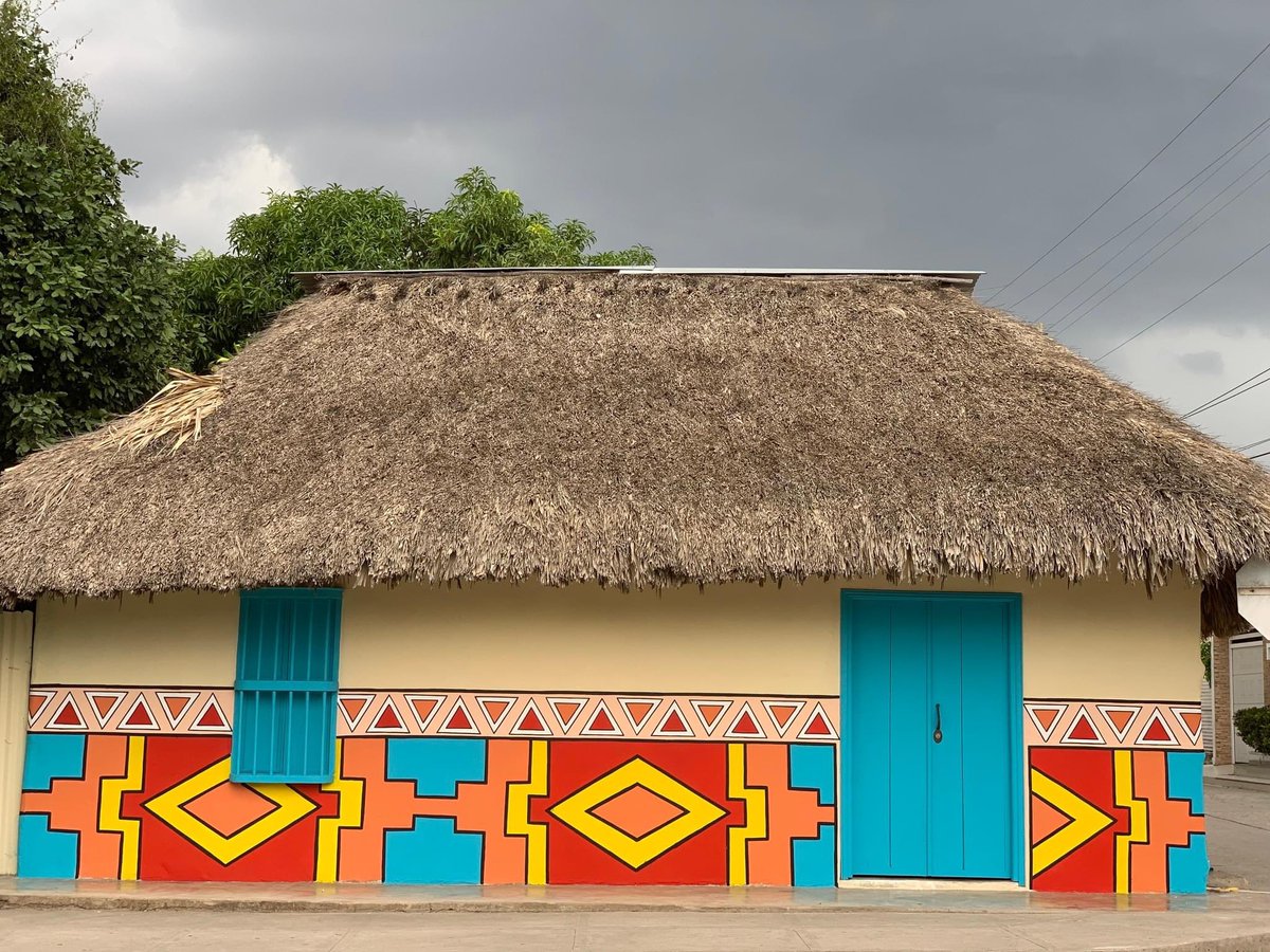 jugodecorozo09's tweet photo. Nuevamente los chicos de “Amigos del parque”, están haciendo un proyecto muy bello en mi pueblo que se llama “la ruta del color”. Consiste en intervenir casas de palma y darles una nueva vida para promover el turismo. ¡los invito a Betulia, Sucre. Estás son algunas:
@GobSucre https://t.co/Zb2J3rIxPy