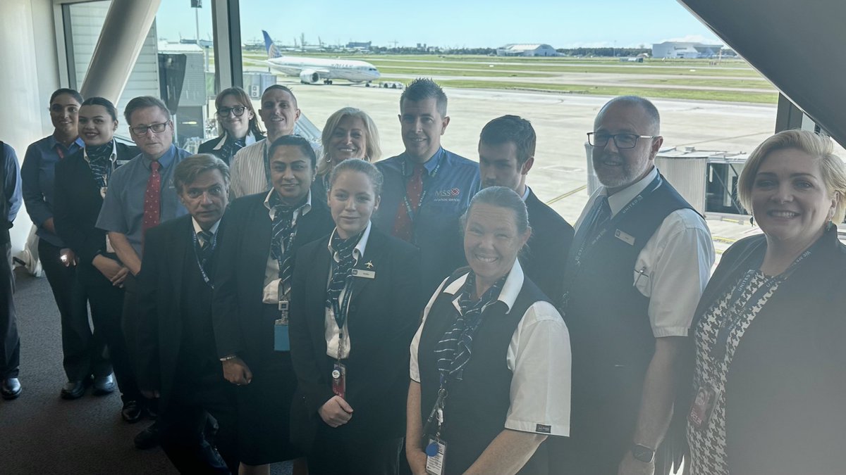 BaldeviaEilis's tweet photo. #TeamBNE celebrates CS Sean’s personal recognition for an outstanding and caring customer service experience! Thank you for all that you do, great job! #goodleadstheway #beingunited #core4 #caring #core4caring https://t.co/QsGp273nII