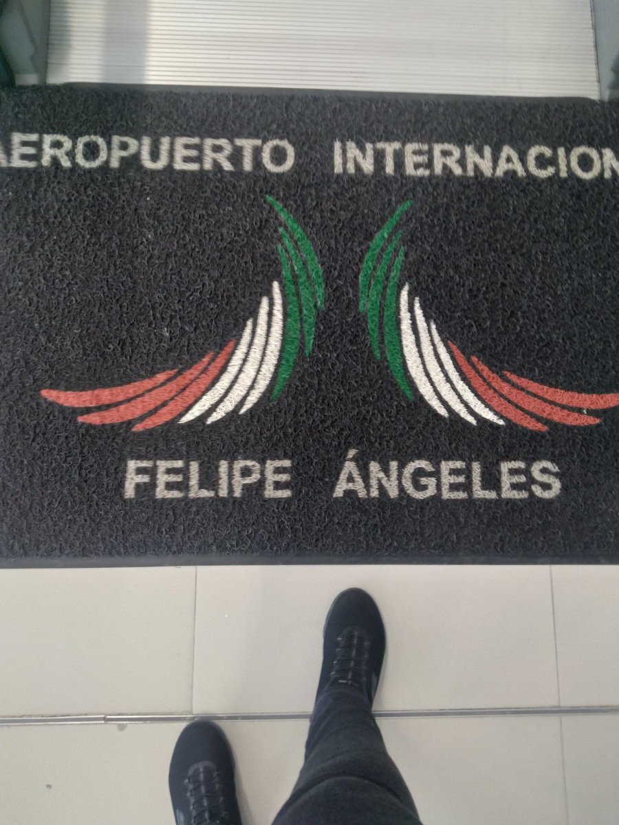 PeRySoL's tweet photo. Hace un rato llagando al @aifaaero
#Orgullo4T
#EsUnHonorEstarConObrador 
🤩😍👏🏼👏🏼👏🏼👏🏼 https://t.co/JE9g41r4Ix
