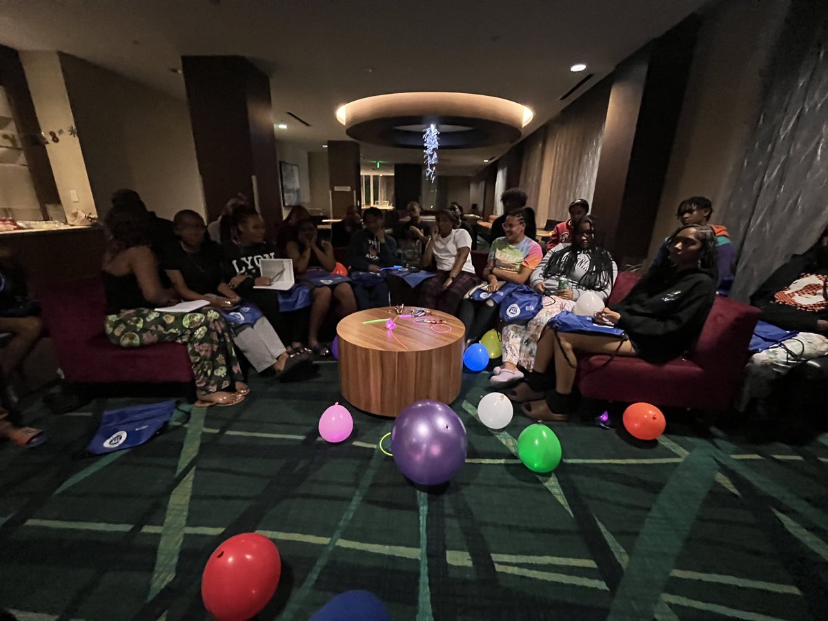 CounselorHamlet's tweet photo. That’s wrap on our first night reflection! We celebrated one scholar’s and one of chaperone’s birthdays tonight! #PartyInHouston #ItsAlmostLightsOut 😴😂 https://t.co/oovm7vGnk4