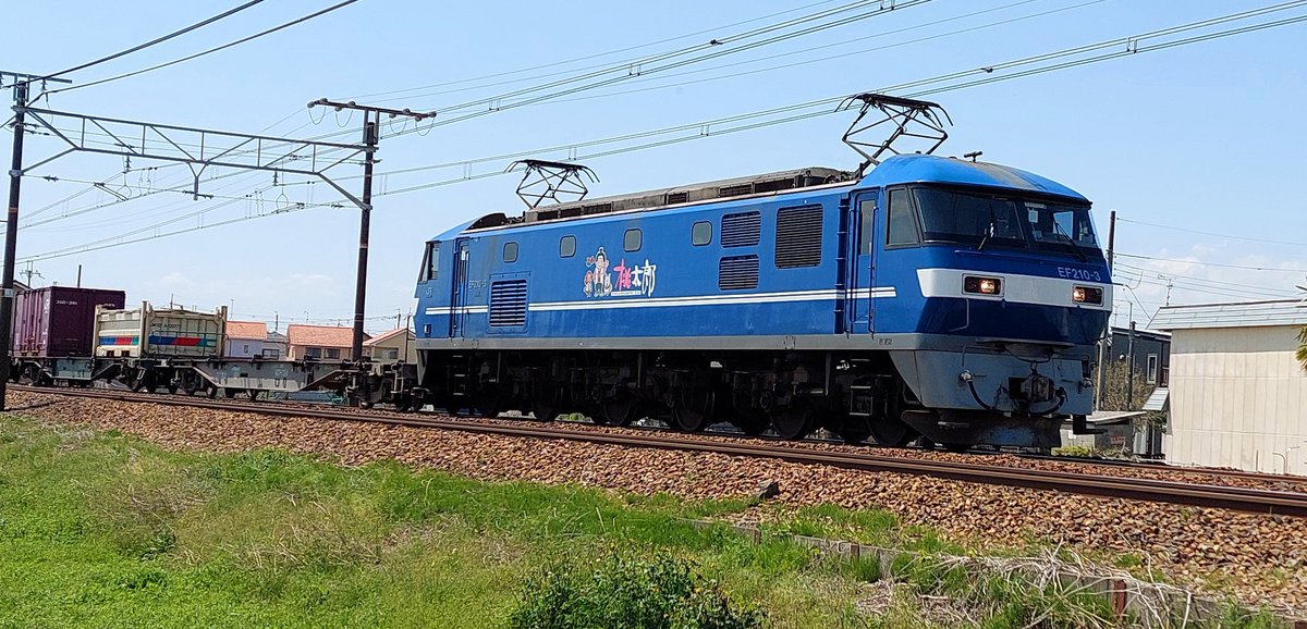 dr1WQrpMnRknly2's tweet photo. 岡山機関区所属 EF210-3
#岡山機関区
#ef2103
#貨物
#貨物機関車
#貨物列車
#鉄道
#鉄道輸送 https://t.co/PsBKcotIzl