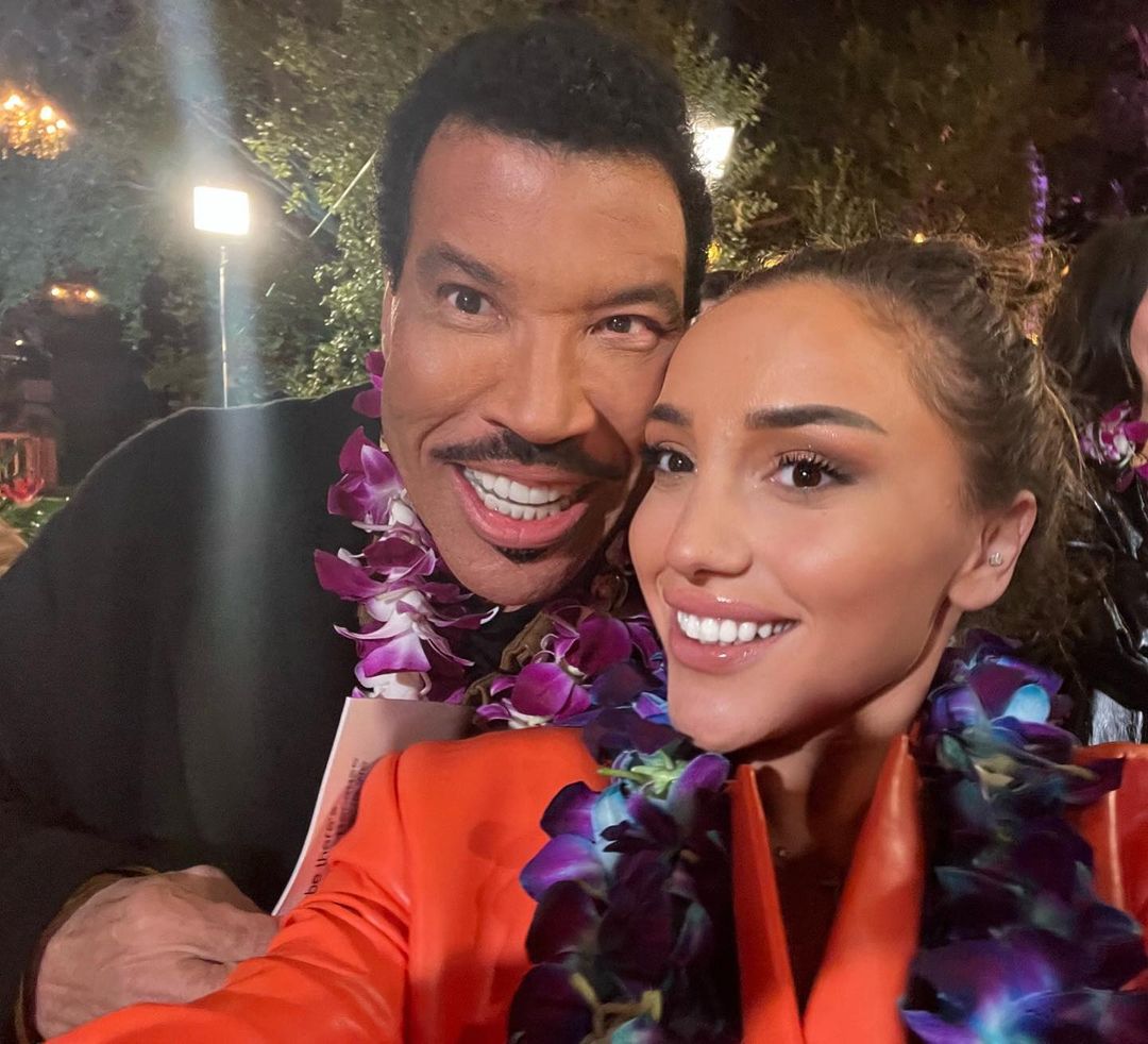 A LEGEND @lionelrichie 🫂🧡🧡🧡

HAWAII 🌺🌺🌺 here we come!!! ✨🧡
Surprise! There's so much talent that the Top 24 is now the #Top26 ! I cannot wait to continue this journey with so many amazing artists🧡 #AmericanIdol
#NutsaonIdol #nutsabuzaladze #hawaii