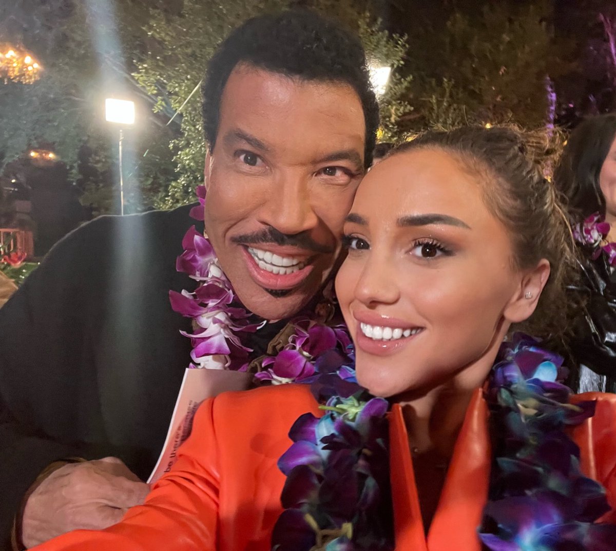 A LEGEND @lionelrichie 🫂🧡🧡🧡

HAWAII 🌺🌺🌺 here we come!!! ✨🧡 
Surprise! There's so much talent that the Top 24 is now the #Top26 ! I cannot wait to continue this journey with so many amazing artists🧡 #AmericanIdol 
#NutsaonIdol #nutsabuzaladze #hawaii