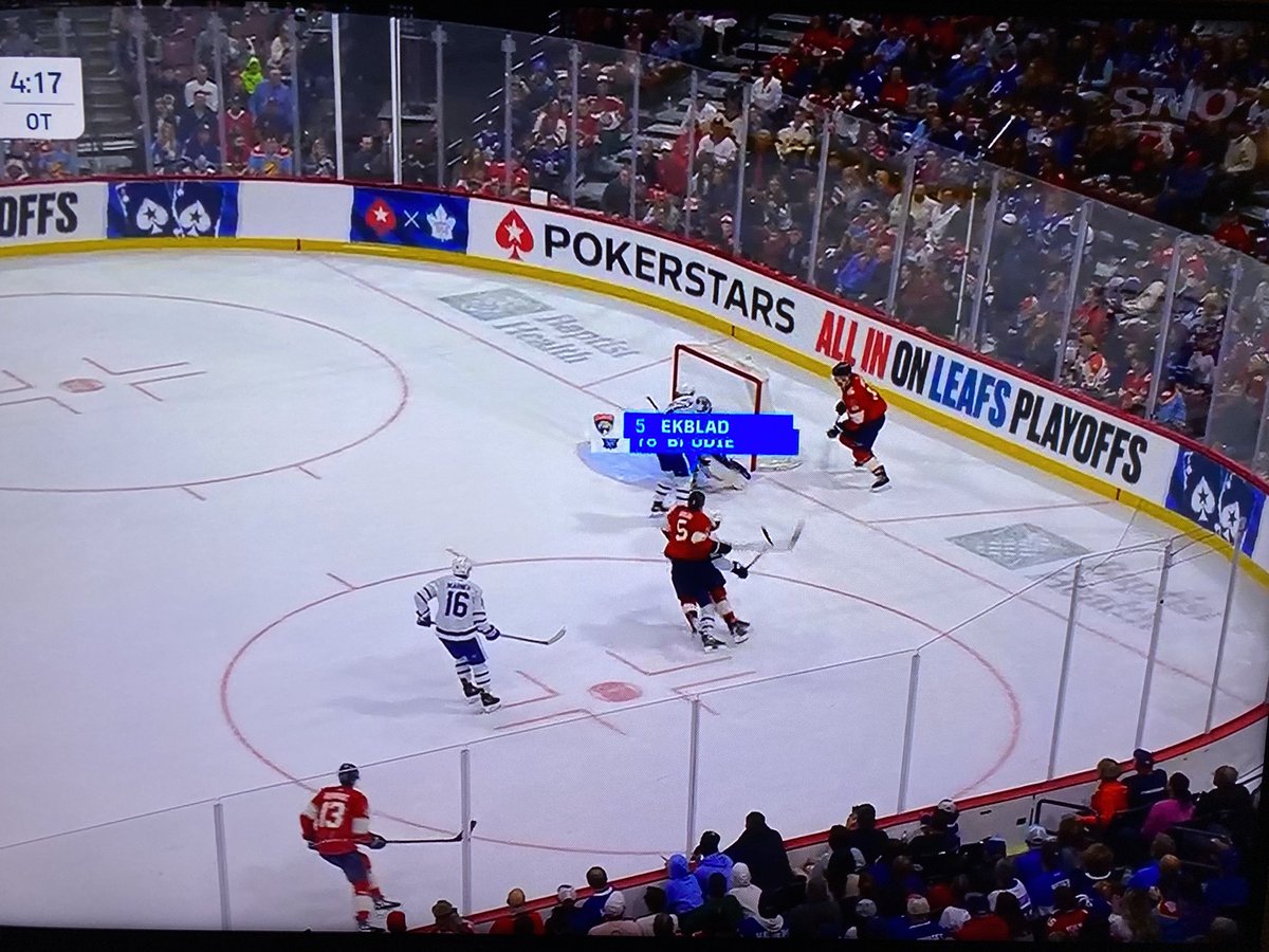 dyanetti's tweet photo. @leafbud @FriedgeHNIC @Sportsnet @sportsnet production quality - not distracting at all!!! https://t.co/lMS75HsrF5