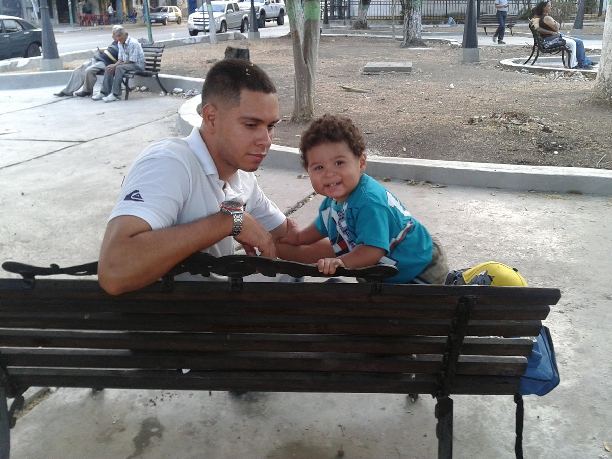 jhonathanender1's tweet photo. Sonrisa...😍
#caminas #bendecido.💞
🫅🏻🫂🪽🍧
#Oro#Por#Ti.🙏🏼 https://t.co/m7AZCn9ZOH