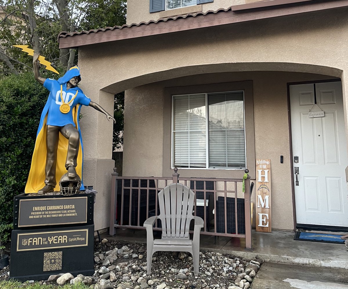 Finally have the statue up in its permanent spot ⚡️ #boltup @chargers @CaptainMorganUS #classof22 #FOTY