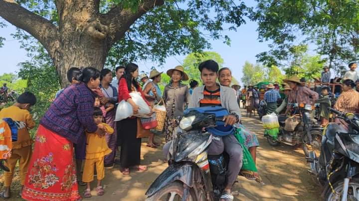 [1/2] On Apr 11, many civilians fled and some were trapped when junta troops raided ChaungYoe village on the border of Ye-U &amp; Taze tsps in Sagaing Region by firing weapons at around 5 am, and torched houses in the village at around 6.30 am.
#2023Apr11Coup
#WhatsHappeningInMyanmar