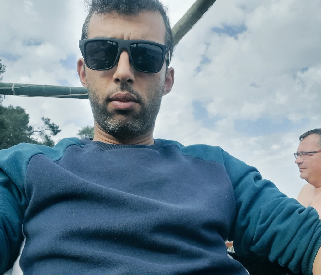 HasanNazl's tweet photo. Vefatından sonra insanların seni ne kadar çabuk unutacağını bilseydin,bütün hayatını başlarını mutlu etmek için harcamazdın https://t.co/dvBePMTf3G