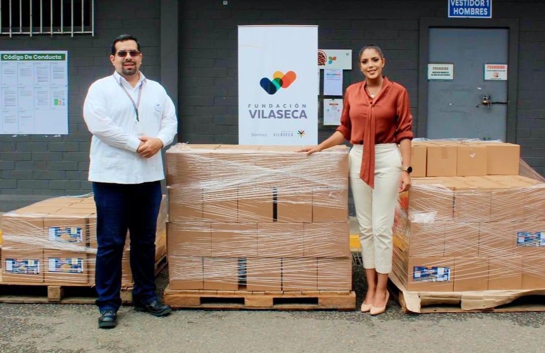 Muchas gracias <a href="/Grupo_Vilaseca/">GrupoVilaseca</a> <a href="/semvraec/">semvra</a>,recibimos donación a nombre de <a href="/Gober_LosRios/">Gobernación Los Ríos</a> de 3500 latas de alimentos procesados #Facundo🥫

Serán incluidos en kits de alimentos por entregar como ayuda humanitaria a familias afectadas por inundaciones

<a href="/LassoGuillermo/">Guillermo Lasso</a> <a href="/henrycucalon/">Henry Cucalon</a>🇪🇨