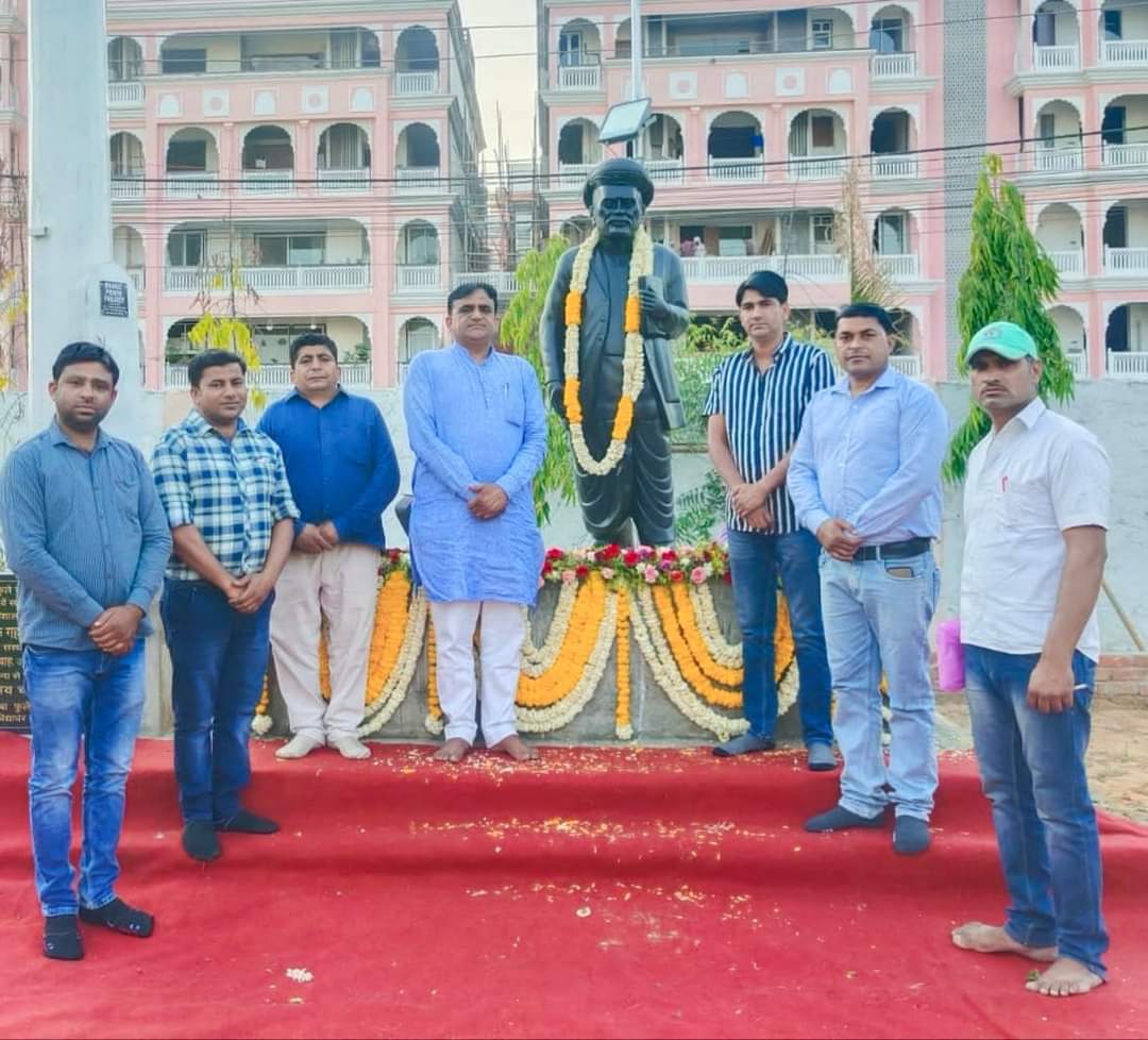 SKsaini_1010's tweet photo. सामाजिक भेदभाव मिटाने और महिला शिक्षा के लिये अभूतपूर्व कार्य करने वाले महात्मा क्रांतिसूर्य’ ज्योतिराव फुले जी की 197 वी जयंती पर उन्हें मेरा नमन।
महान समाज सुधारक, विचारक व हमारे प्रेरणास्रोत, महात्मा फुले जी की जयंती पर उन्हें विनम्र श्रद्धांजलि। https://t.co/RlsSnCs4py