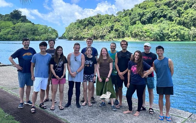 It's been an amazing field trip, working with a great team, learning everyday something new about corals and also about humans in an incredible reef ecosystem 🇵🇼! Thanks @PICRCPalau for having us! @AppleChui @petemumby @jr_guest @ChrisDorop @GerardRicardo01 @EvelinevdSteeg