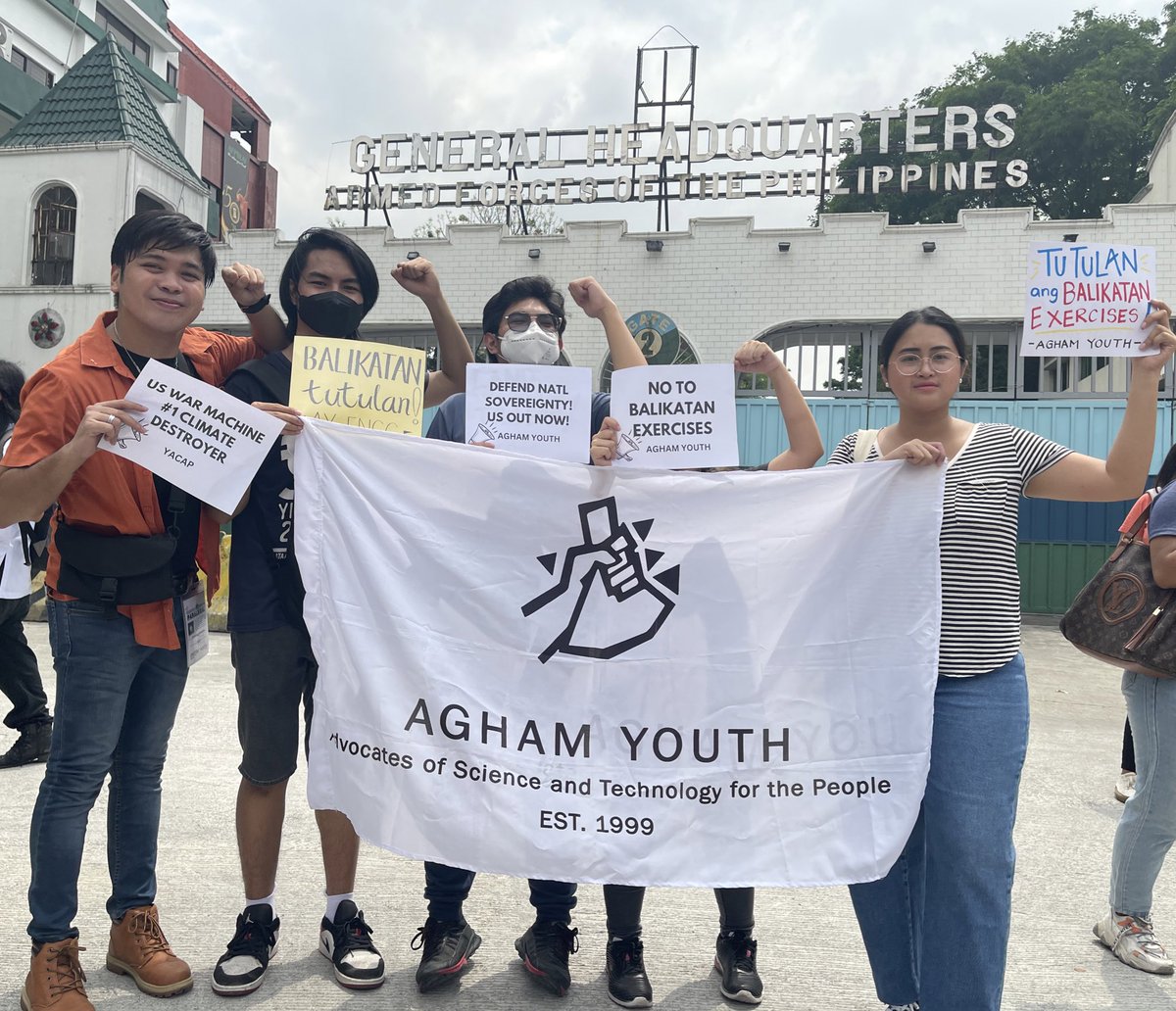 JUST NOW: Agham Youth joins other progressive groups in front of Camp Aguinaldo, in a  protest against the largest Balikatan military exercises in history, which begins today, April 11. 

#NoToBalikatan
#USTroopsOutNow
#EndClimateImperialism