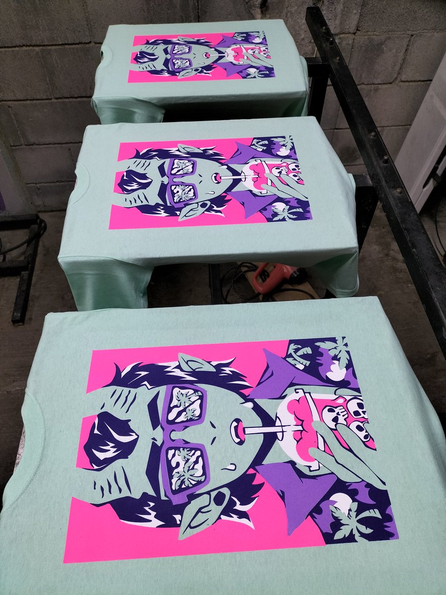 Loftcraftt's tweet photo. Tiraje para @steamdog_tm que se ha re impresio varias veces! A 4 tintas con efecto flúorescente 🐙
#summer #summertime #summerdemon #Verano2023 #verano #aesthetics #aesthetic #NEON #neonclothes #streetwear #branding #fluorescent #Heat #vacationmode #summerdays #frappe #skulls https://t.co/HveTuGUDEp