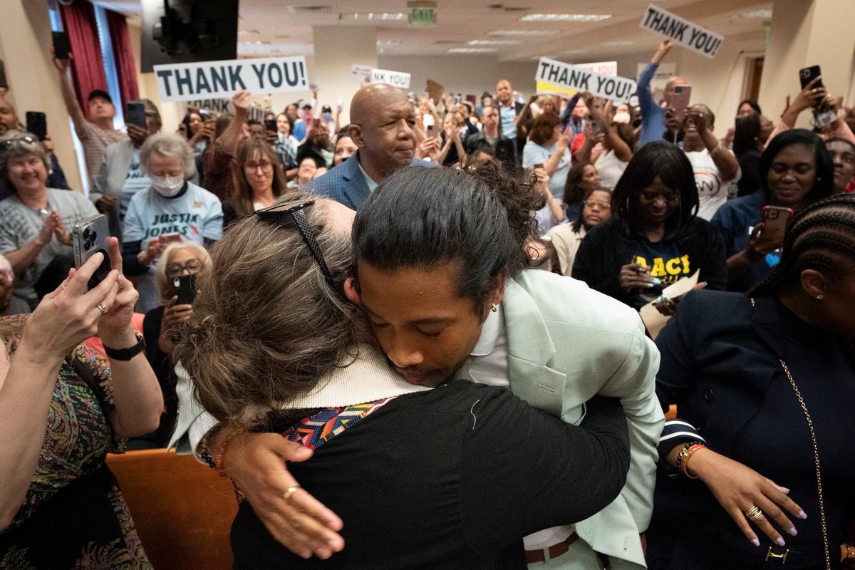 He’s back. Praise God. Justice won today. We gotta stay in it for the long haul y’all!! #GunReformNow #TennesseeThree #LetJusticeRollDown #LightBringsTruth #LongHaulWork #Organizers #communityorganizing #PowerToThePeople ✊🏻🙏🏻🔥🤎🖤