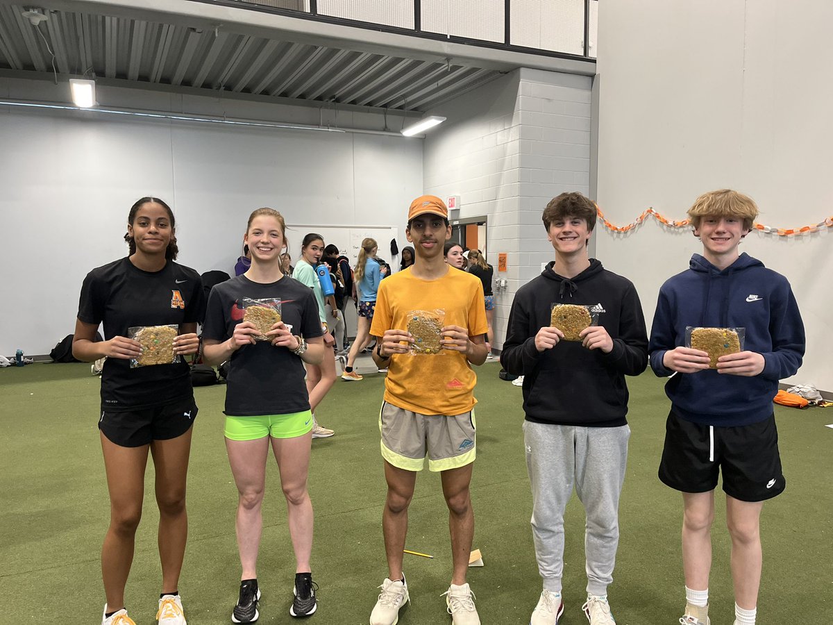 AMESTrack's tweet photo. Celebrating our teammates Anisa, Charley, Ahmed, Daniel and Beau for their consistency, grit and willingness to try new things.
Thank you Great Plains for the 🍪#allthingsforgood https://t.co/Hq8yATVYsA