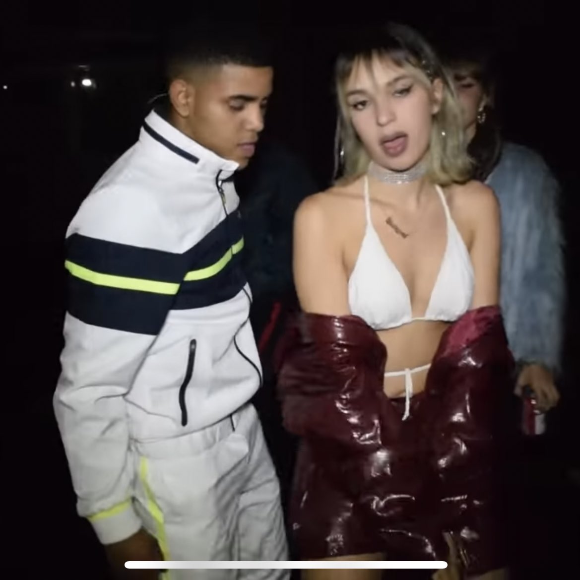 antmrles's tweet photo. QUe amaia va a sacar su versión de fiebre y la anuncia poniendo el chándal iconic que lleva el que sale en el videoclip de badgyal !!!! https://t.co/ANp8E4fsPE