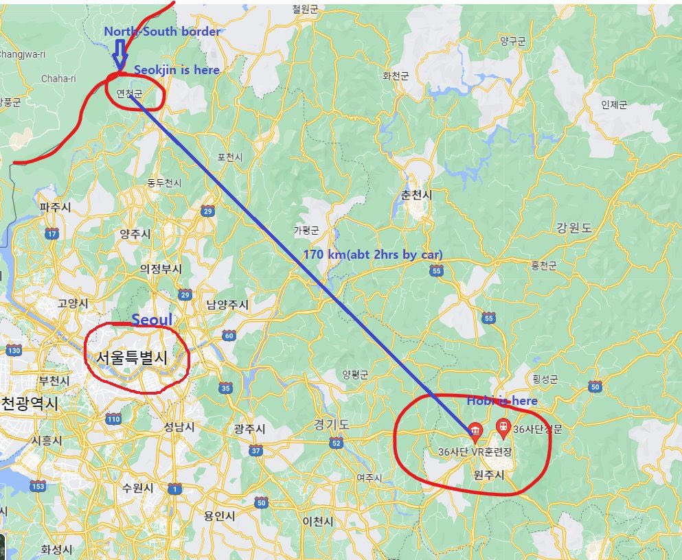 UniversBTS_'s tweet photo. 📸 2ª curiosidade do dia:

A distância entre os centros de treinamento do Jin (Yeoncheon em Gyeonggi-do) e do Hobi (Wonju em Gangwon-do) é cerca de 170 km (em média 2-3 horas de carro).

Seokjin passou 5-6 horas na estrada apenas para se despedir do seu amigo “jwahoope”.

Amamos tanto essa família 💜

🦁 @BTS_twt ©️seokjinbottle