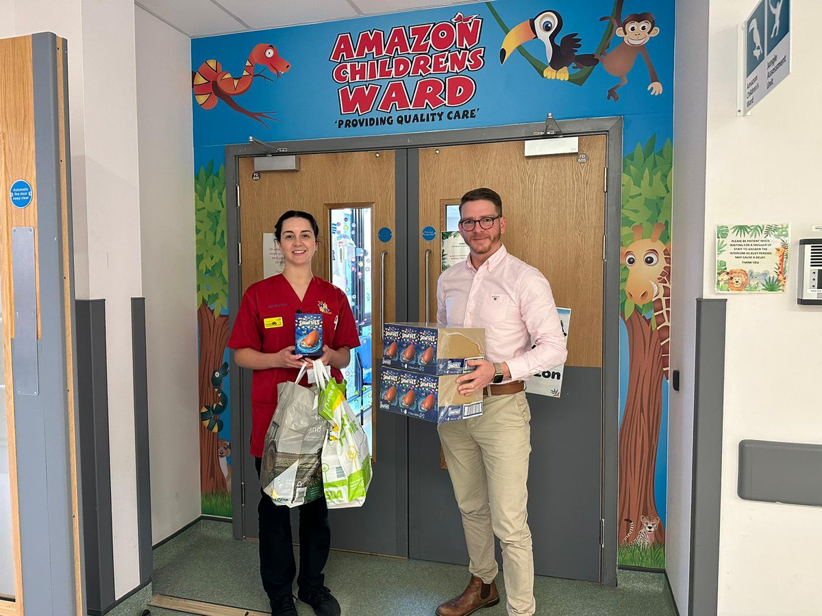 Brother Tam Du’Kett delivering Easter eggs to the Amazon Children’s ward at Peterborough City Hospital 👏 

#Freemasonry #freemasons #masonic #charity