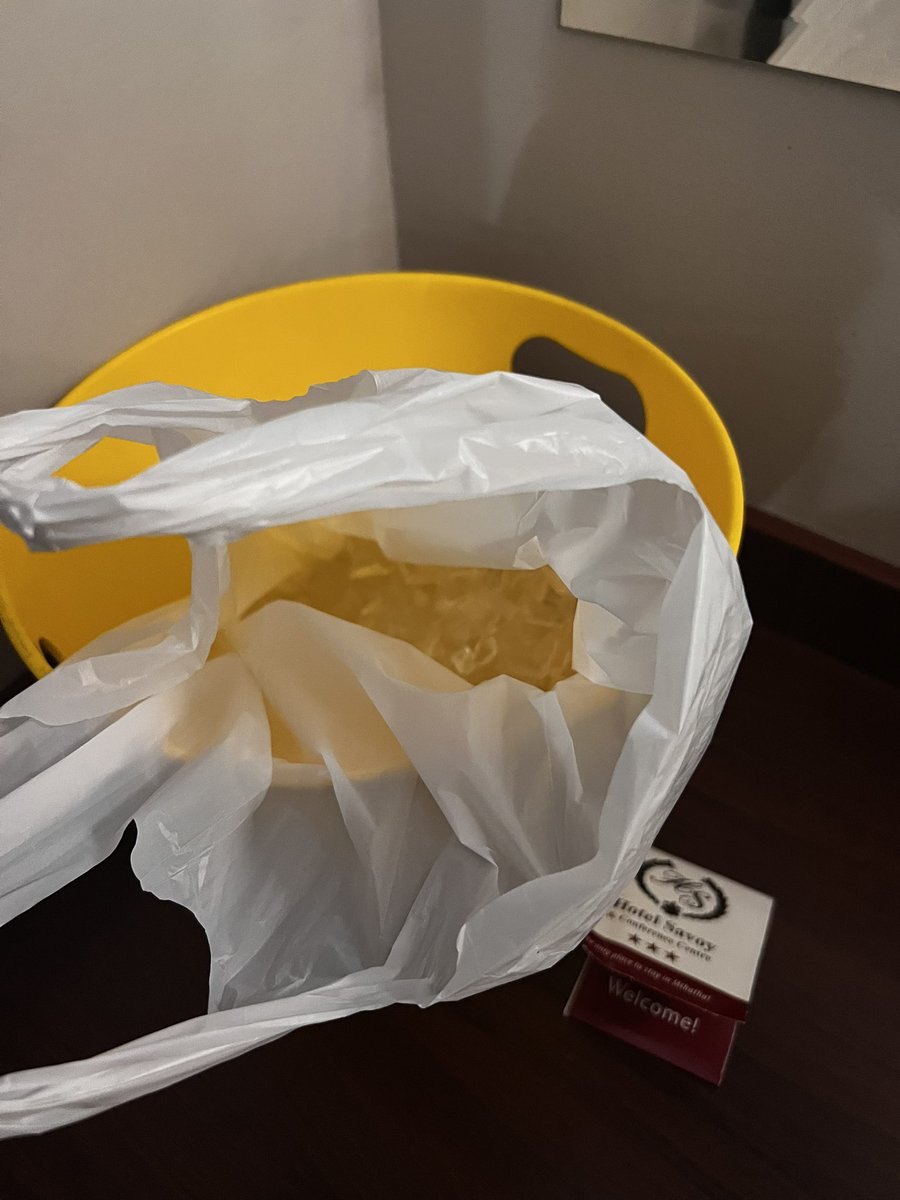 tumalicious's tweet photo. This is #HotelSavoy in Mthatha Eastern Cape. The service and conditions of the hotel are appalling. I asked for ice and it was brought in a plastic. When I refused to take the plastic it came back like this. The towels. The shower. The lock 🤦🏾‍♀️🤦🏾‍♀️🤦🏾‍♀️. https://t.co/6WSlHOolvd