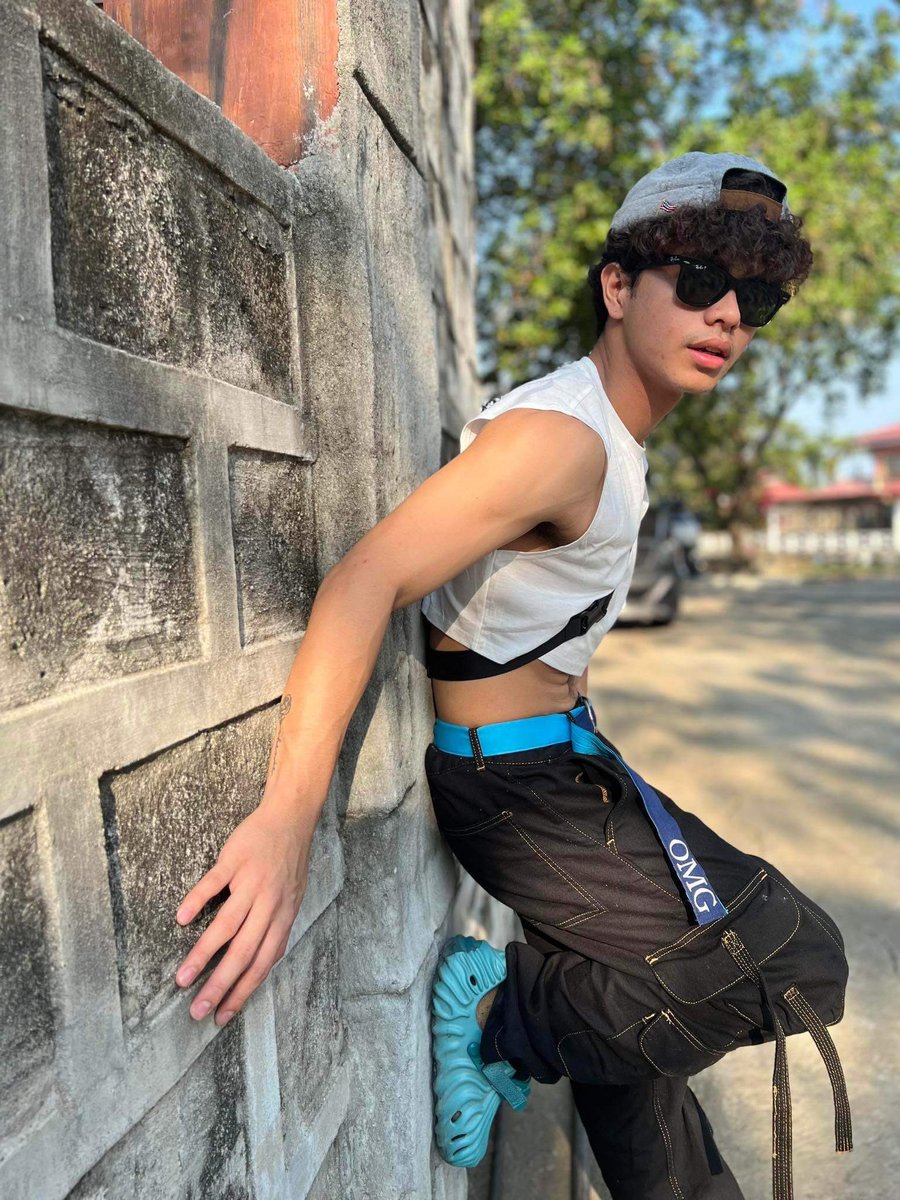 Isang bagsak na ayuda para sa Kolokoys

ImINTOYou KOKOY OnTheWriteOne
#TWOSon