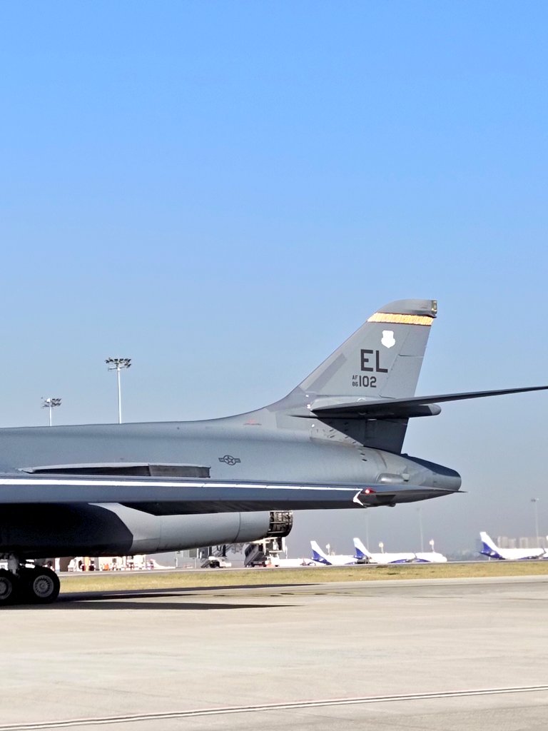 @IAF_MCC @usairforce @PACAF @hqwaciaf @CAC_CPRO @EAC_IAF @IafSac @tracomiaf @MC_IAF @SWAC_IAF @SpokespersonMoD @HQ_IDS_India @Pho_Toky The B1 Took off from namma Bengaluru (KIA), what a stunner....! #USAF #B1 #ExCopeIndia