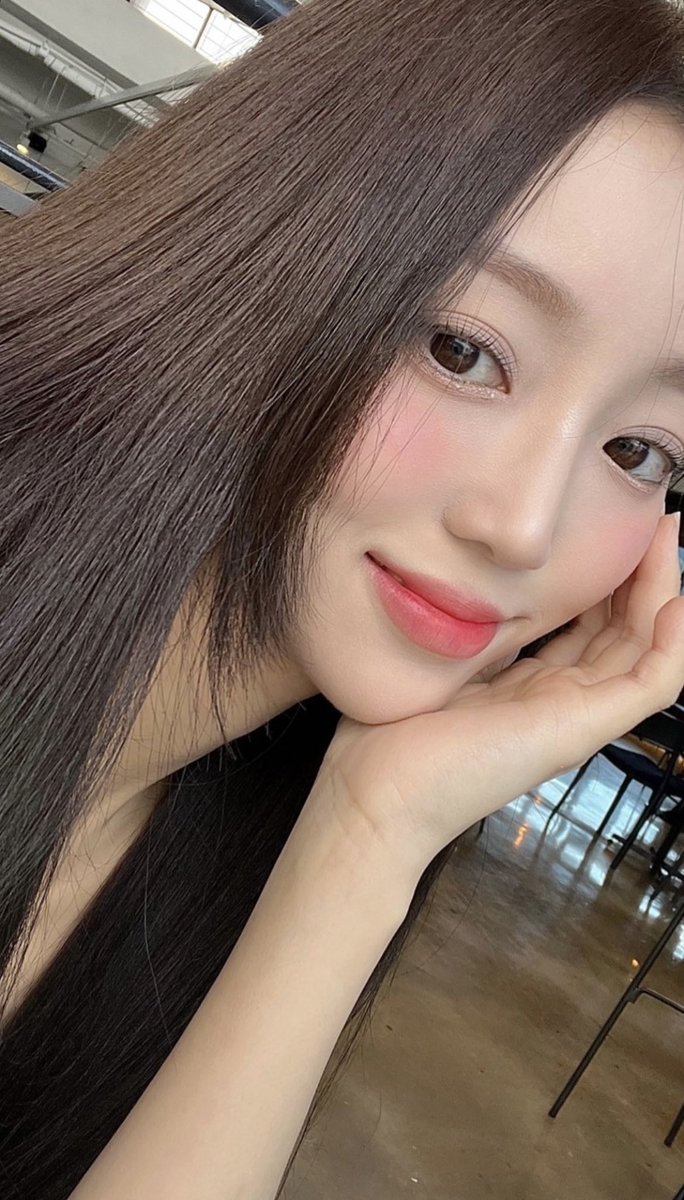 yeonpubom's tweet photo. 장미 미모 무쳤어요.. https://t.co/2AoQVFeJNH