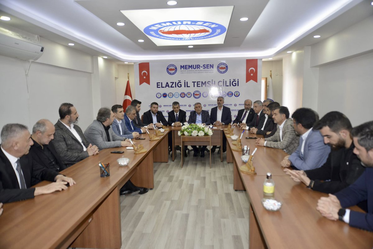 📍Memur-sen il Temsilciliği

İl Başkanımız ve Milletvekili Adaylarımızla birlikte Memursen İl Temsilcimiz İbrahim Bahşi ve yönetim kurulu üyelerini ziyaret ettik.

Nazik misafirperverliklerinden dolayı çok teşekkür eder, başarılar dilerim...

#ElazığiçinHemenŞimdi