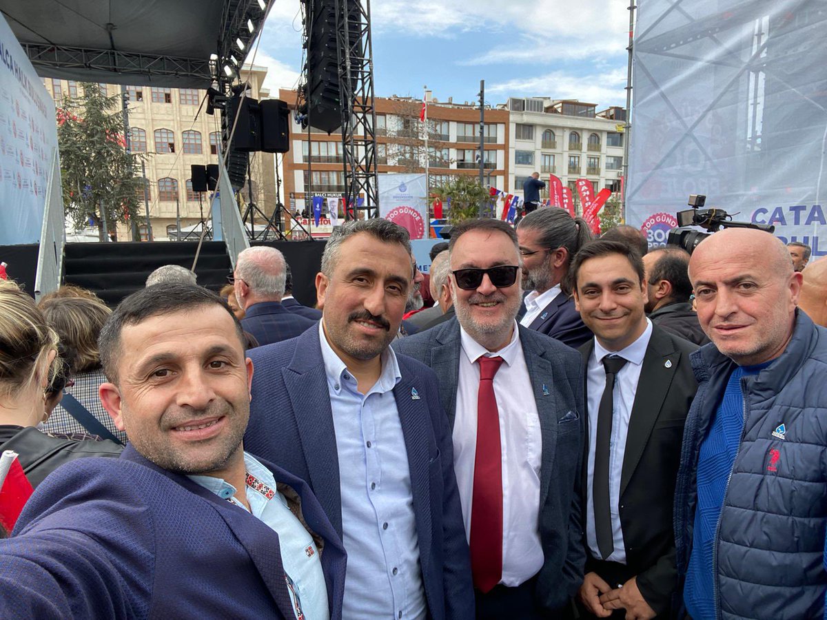 İlçe Başkanımız <a href="/onder_karaburun/">Önder Karaburun</a> ve YK üyelerimiz ile Cumhurbaşkanı Adayımız Sn <a href="/kilicdarogluk/">Kemal Kılıçdaroğlu</a> ‘nun Çatalca’daki törenine katıldık. 

#BirleseBirleseKazanacağız 

<a href="/alibabacan/">Ali Babacan</a> <a href="/drerhanerol/">Dr. Erhan Erol</a> <a href="/devapartisi/">DEVA Partisi</a> <a href="/istanbuldadeva/">DEVA Partisi İstanbul</a>