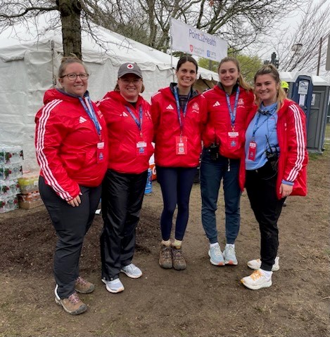 MaineHealth's tweet image. We&apos;re so proud of our care team members who volunteered at yesterday&apos;s #BostonMarathon!   Thanks for all you do. #caringforthecommunity

Left-right
Lianna Fecteau, OTR/L
Jennifer Cote, OTR/L
Kristen Stogsdill, RN 
Mollie Eaton, RN
Ali Cote, RN