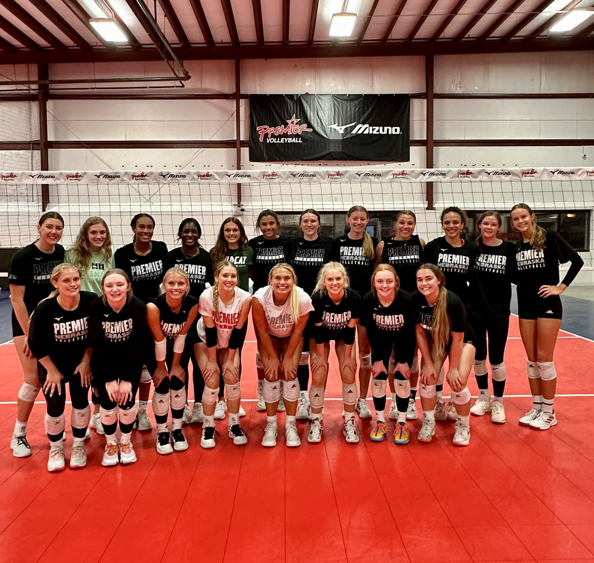 Premier_18Gold's tweet image. Thank you to our @premier17gold squad for helping us prepare for Nationals! 
🖤💪🏻

#IronSharpensIron | #goPremierVB