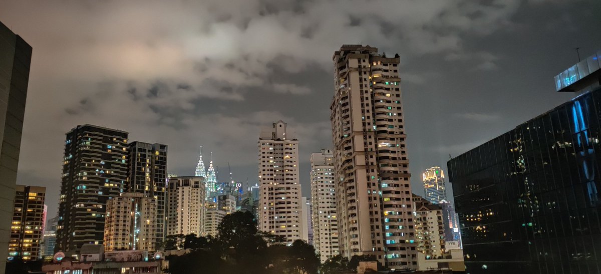 vinodkv84's tweet photo. @Siva_Bharani Mumbai and KL shot at Nightscape mode OnePlus 7 Pro. Used the phone 📱 from 2019 till 2022. https://t.co/a6MLYf13lY
