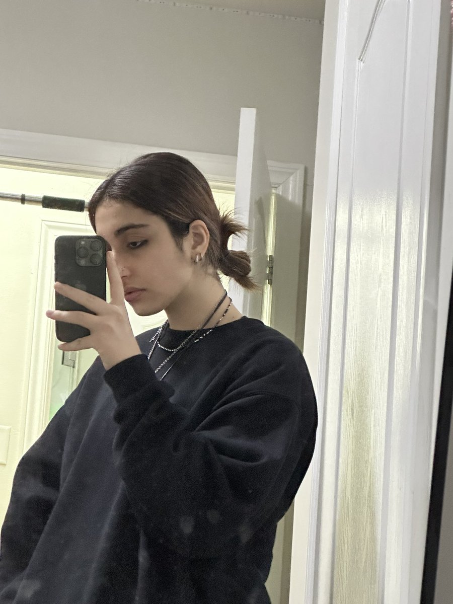 cych0sis's tweet image. the face                     //                  the body