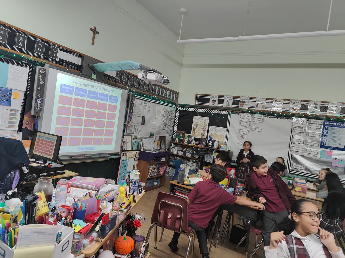 SACAELASS345's tweet photo. Fourth Grade is ready to rock their state test tomorrow. They're been practicing for weeks and I know they will do great! Here they are with their final review game and making their encouragement poster. https://t.co/5dk8zEuPGF