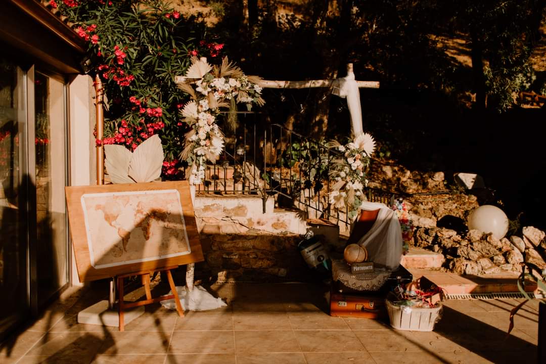 LilieSegato's tweet photo. Mariage Olivia et Bastien en juillet, dans un domaine provençal. 
Un thème voyage vintage au couleurs chaudes relevées de touche bleus un mélange délicat de pampa, rose terracotta, des fleurs sechées, mise en scene par mes soins
#domainedurayolPourret
#CarolineRobiPhotographie https://t.co/oQlAmk5Gz0